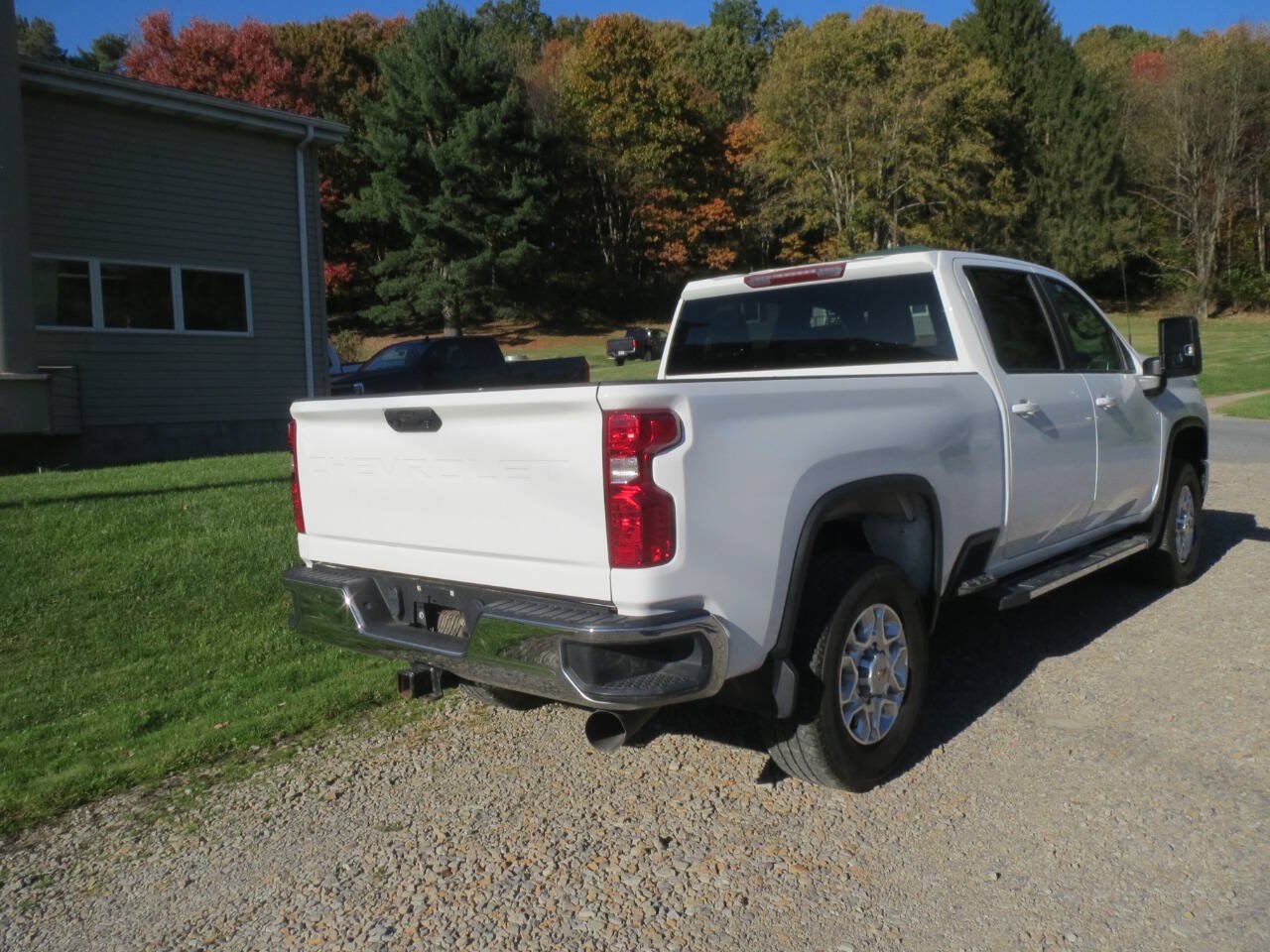 Used 2023 Chevrolet Silverado 2500 LT AWD/4WD image 2