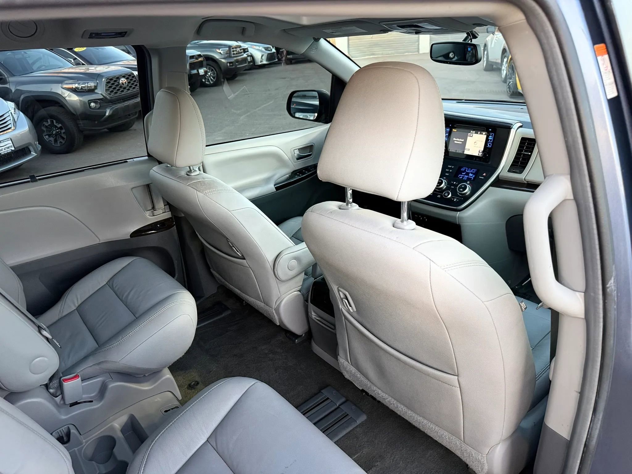 Used 2017 Toyota Sienna XLE w/ XLE Navigation Package FWD image 18