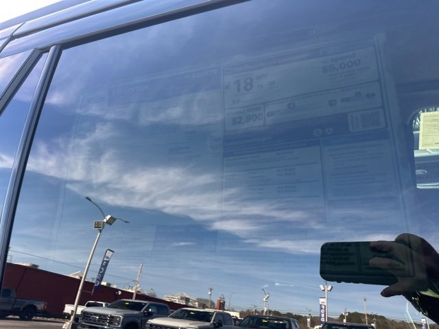 New 2025 Ford Expedition Active image 38