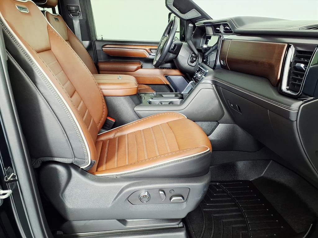Used 2024 GMC Sierra 3500 Denali Ultimate image 7