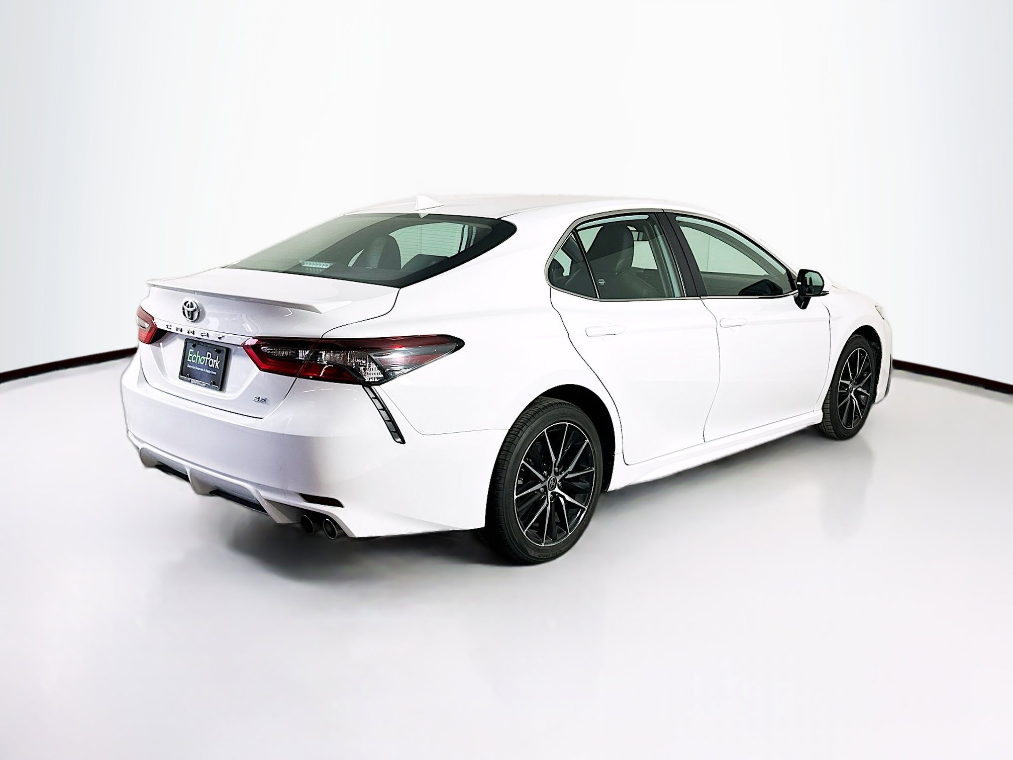 Used 2023 Toyota Camry SE image 9