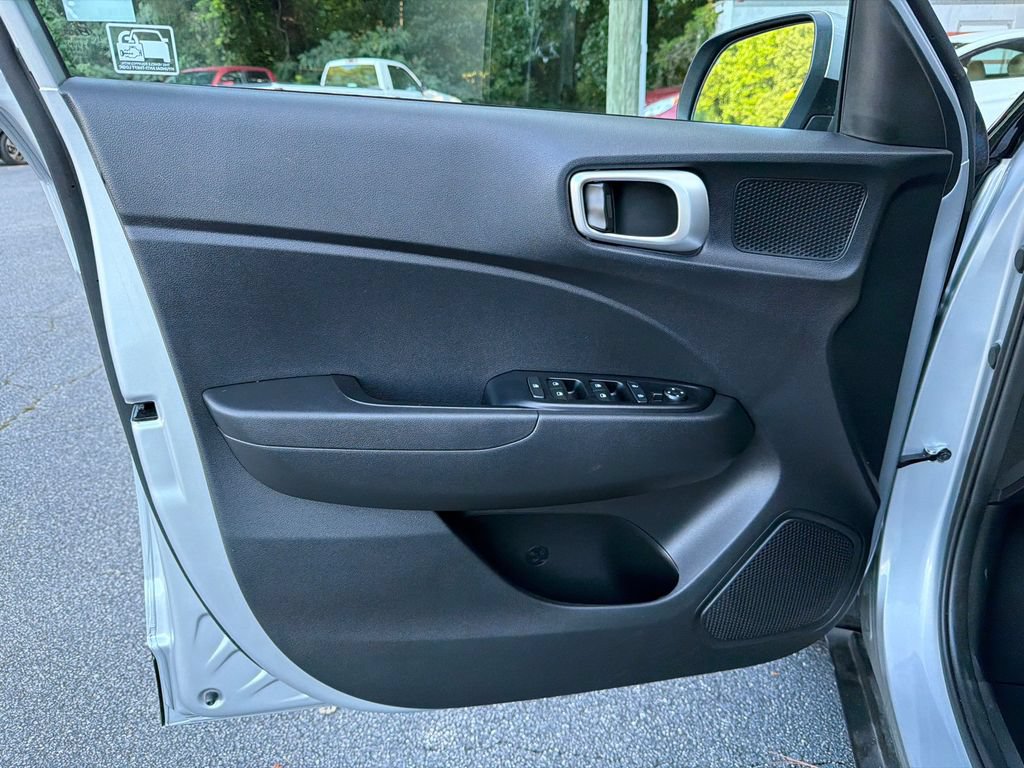 Used 2021 Hyundai Venue SE FWD image 10