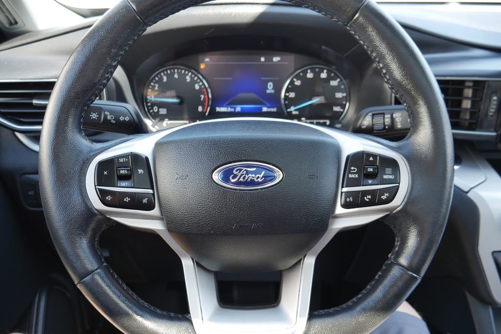 Used 2021 Ford Explorer XLT w/ Equipment Group 202A AWD/4WD image 12