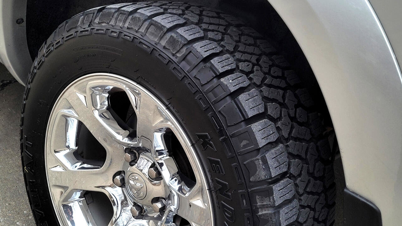 Used 2017 RAM 1500 Laramie image 13