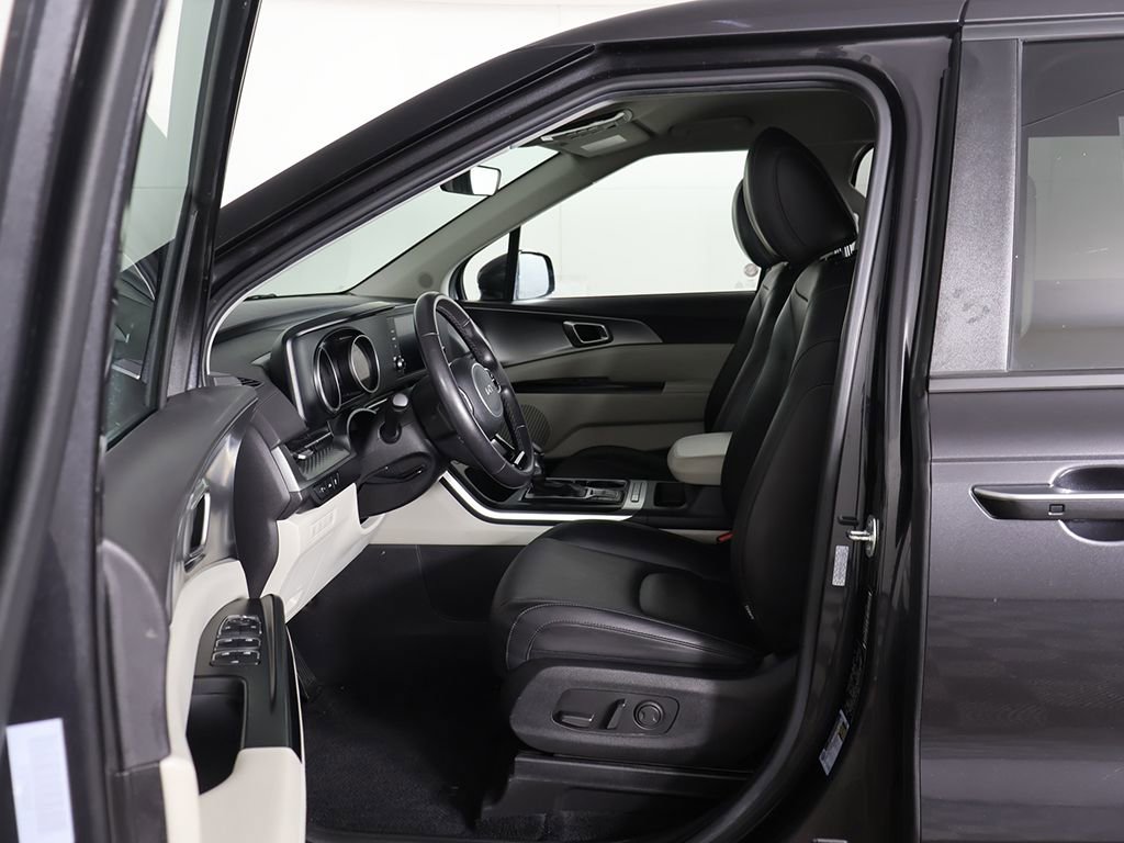 Used 2024 Kia Carnival LX FWD image 20