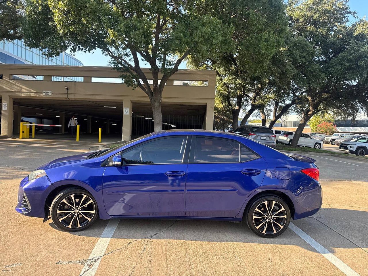 Used 2018 Toyota Corolla XSE FWD image 4