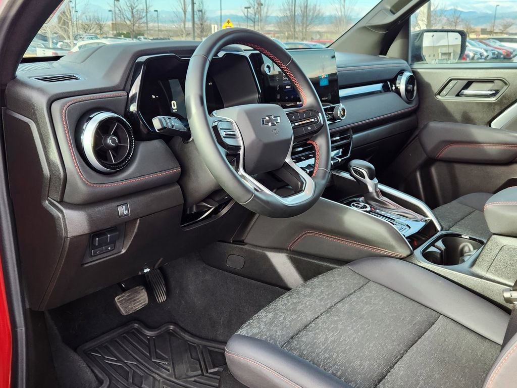 Used 2025 Chevrolet Colorado Z71 w/ Technology Package image 7