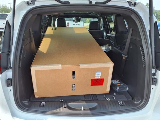 New 2025 Chrysler Pacifica Select w/ Fav Edition Package FWD image 8