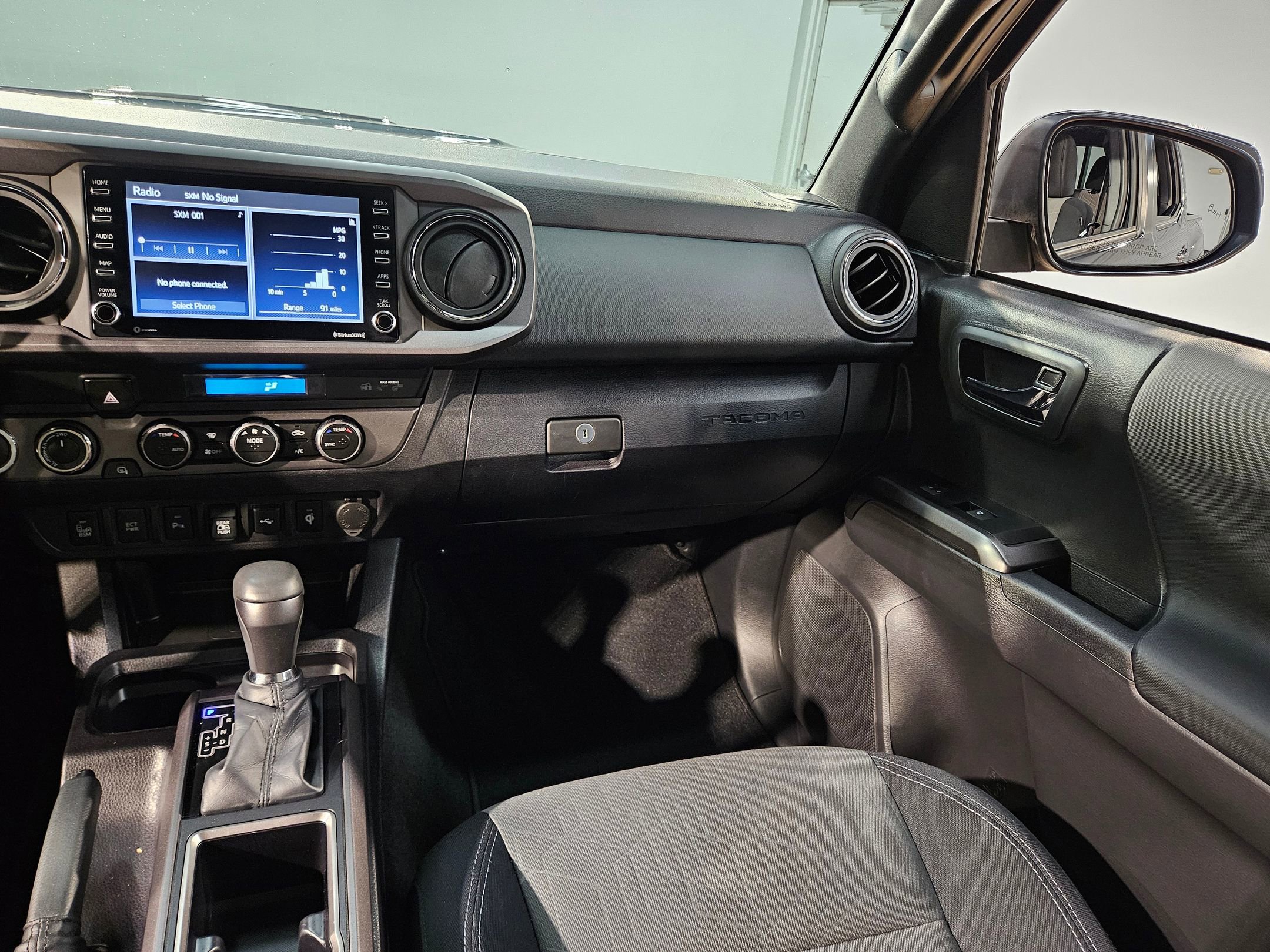 Used 2022 Toyota Tacoma TRD Sport image 11