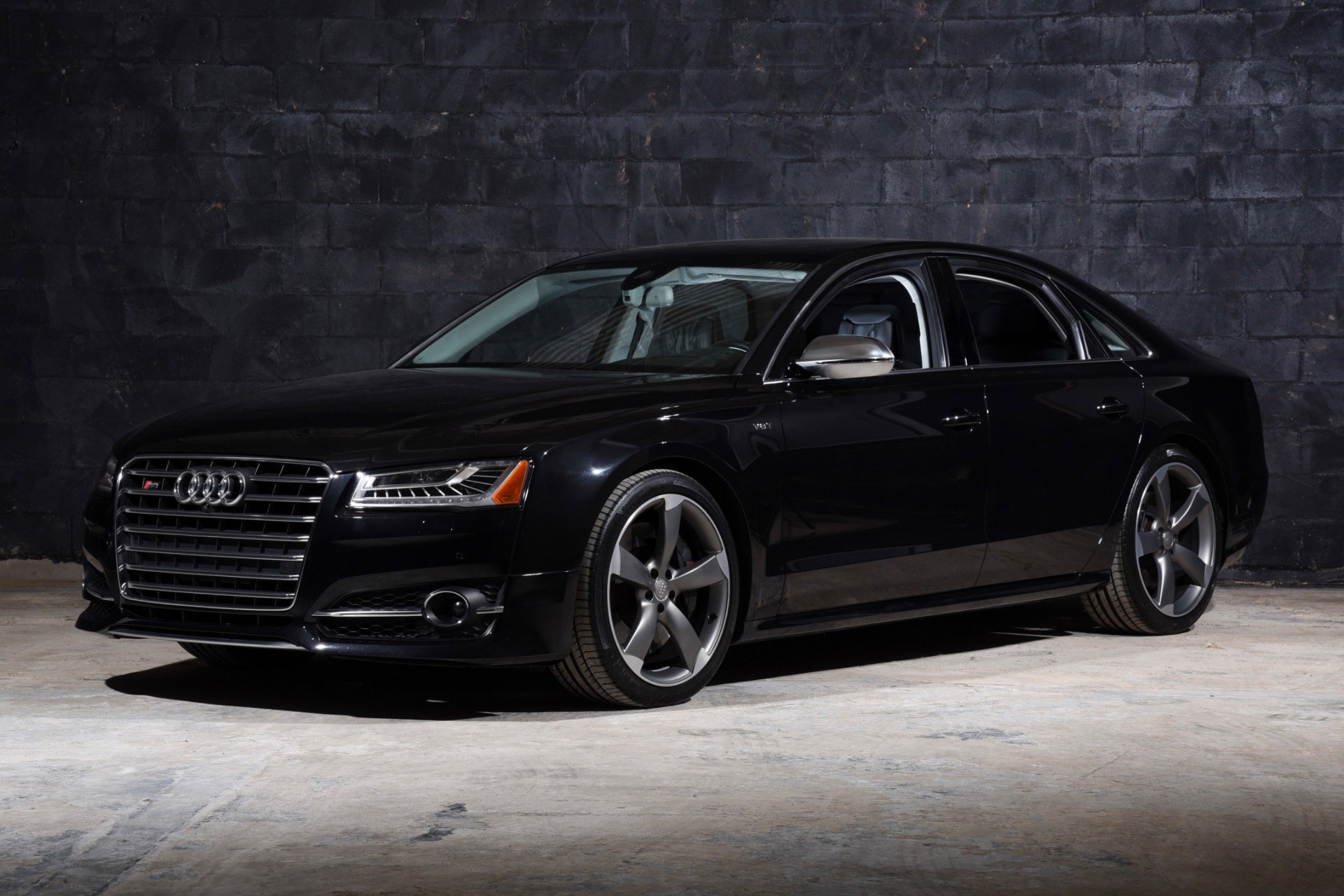 Used 2015 Audi S8 image 12