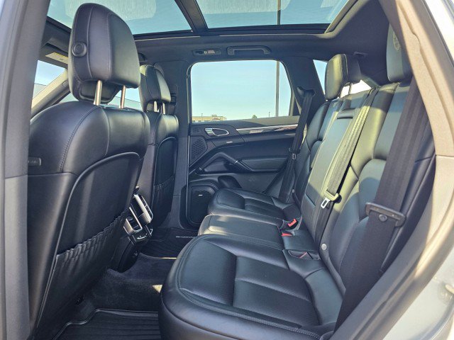 Used 2017 Porsche Cayenne Platinum Edition AWD/4WD image 20