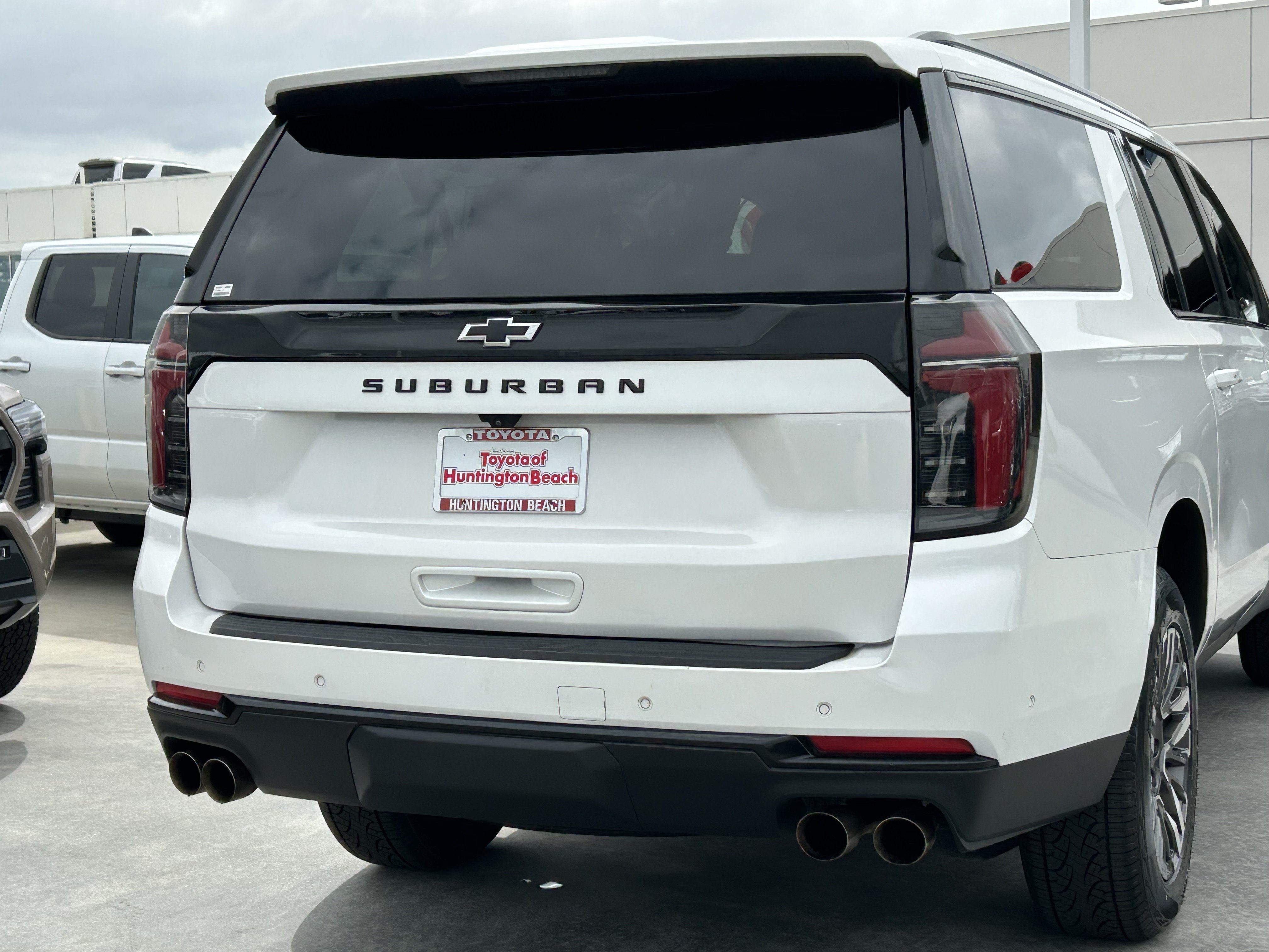Used 2025 Chevrolet Suburban Z71 AWD/4WD image 4
