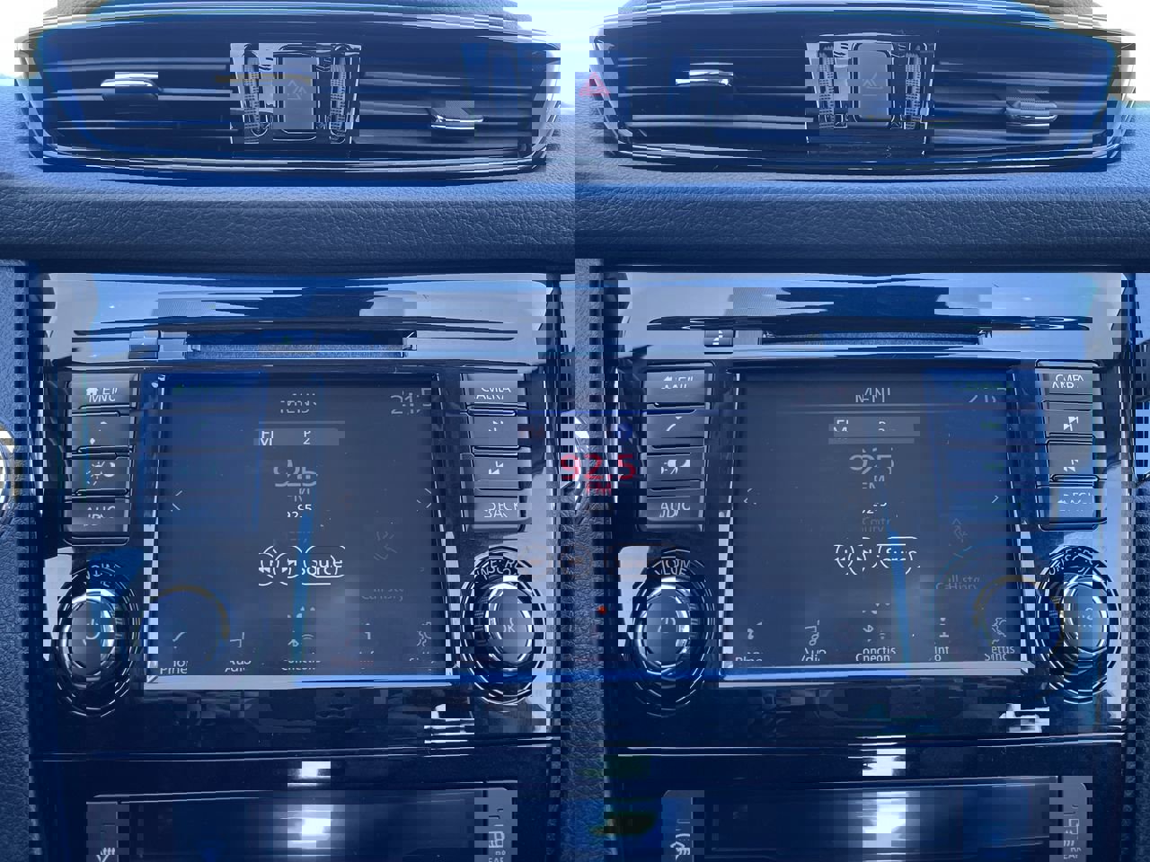 Used 2022 Nissan Rogue Sport SV w/ Technology Package image 13