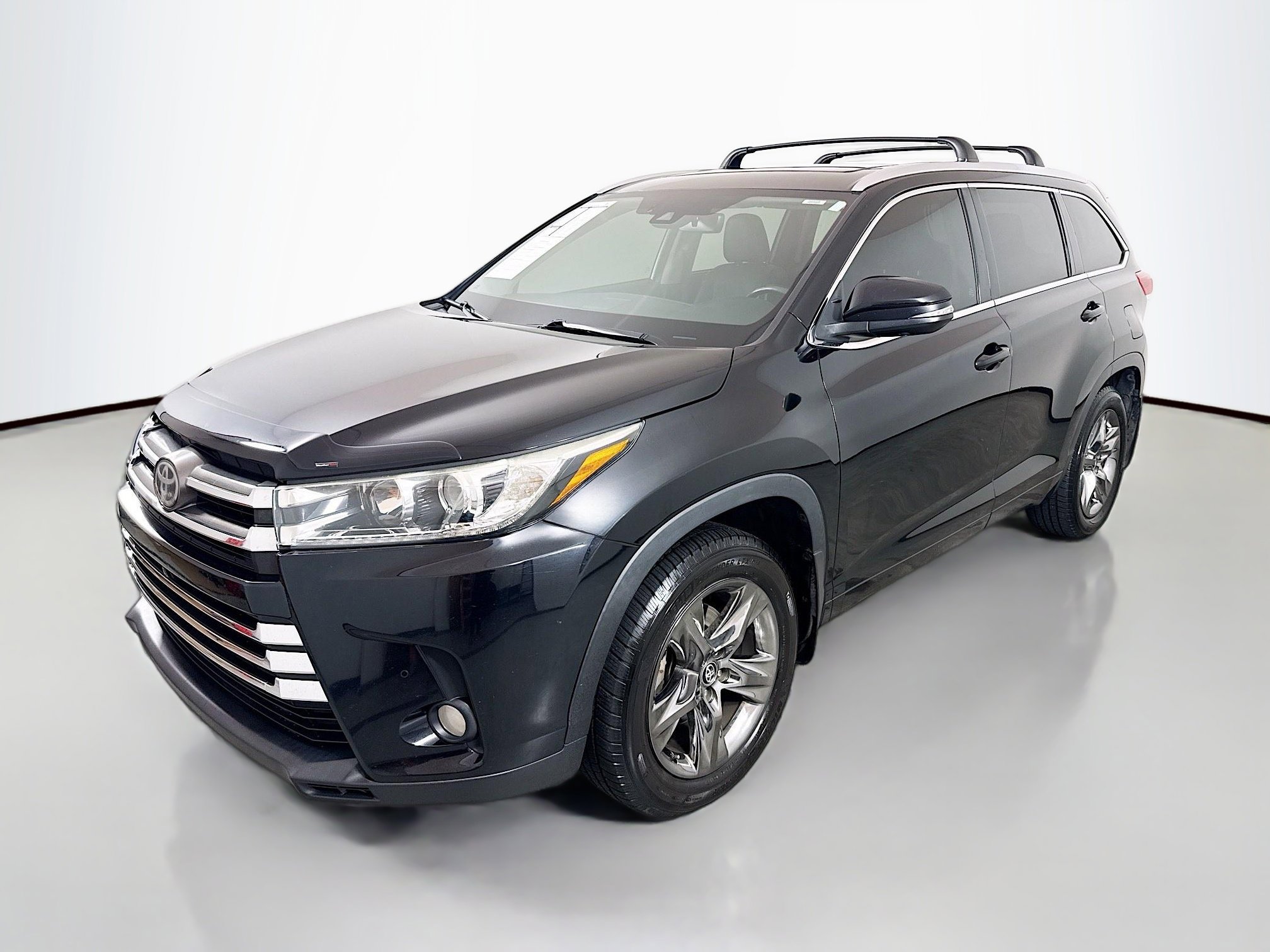Used 2017 Toyota Highlander Limited Platinum AWD/4WD image 3