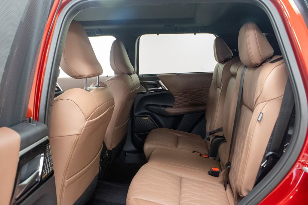 New 2026 Mitsubishi Outlander SEL image 4