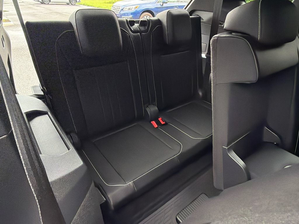 Certified 2023 Volkswagen Tiguan SE R-Line FWD image 14