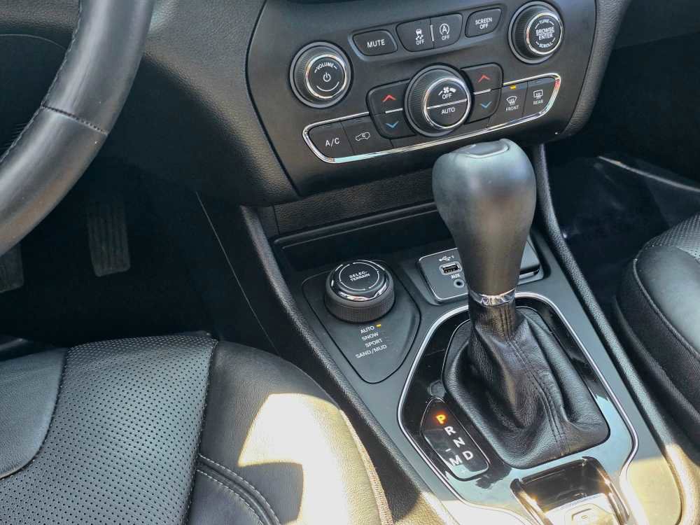 Used 2021 Jeep Cherokee Limited image 22