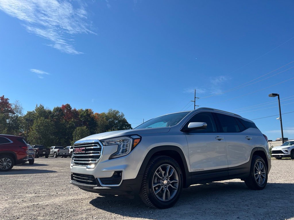 Used 2022 GMC Terrain SLT w/ LPO, Floor Liner Package AWD/4WD image 2