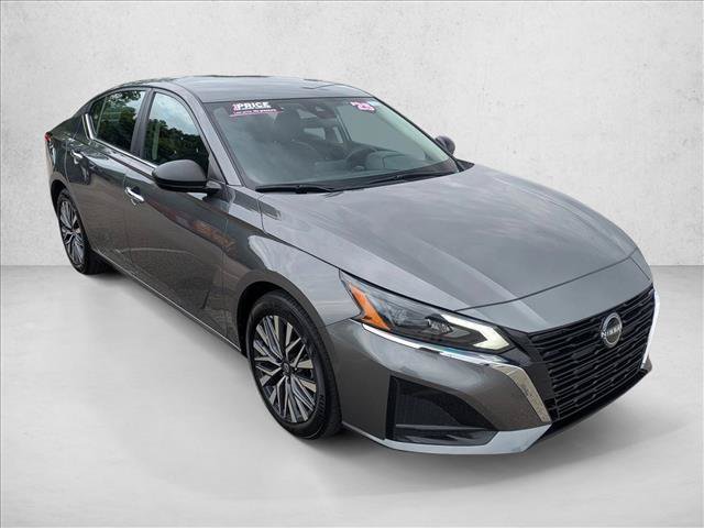 Used 2025 Nissan Altima 2.5 SV FWD image 3