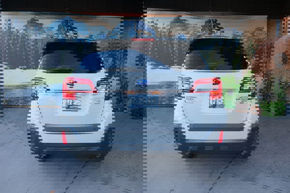 Used 2018 Subaru Outback 3.6R Limited w/ Popular Package #2 image 5