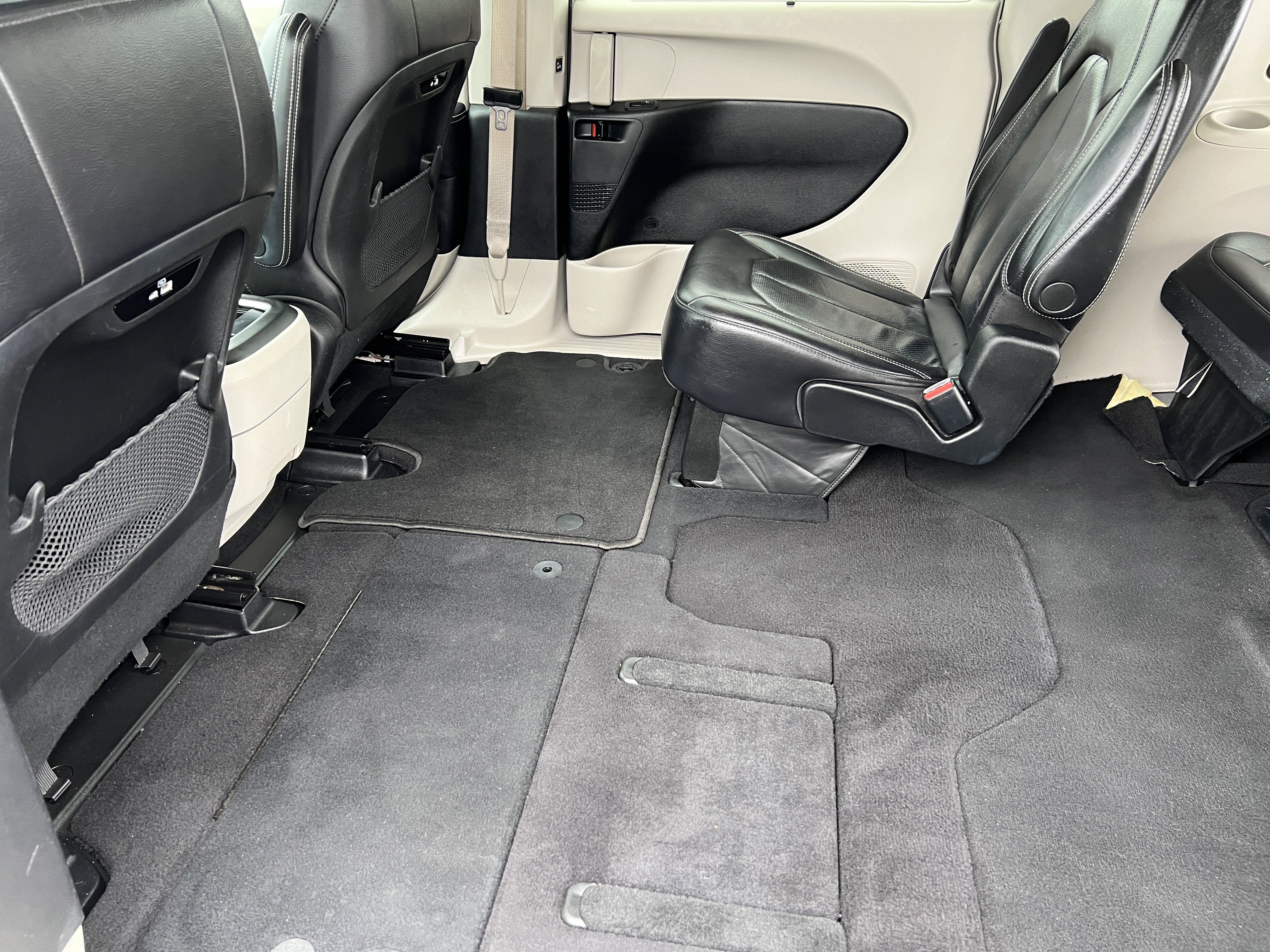 Used 2022 Chrysler Pacifica Touring-L FWD image 15