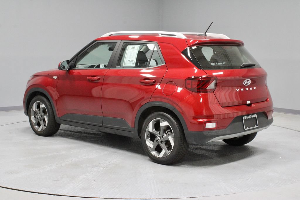 Certified 2025 Hyundai Venue Limited FWD image 10