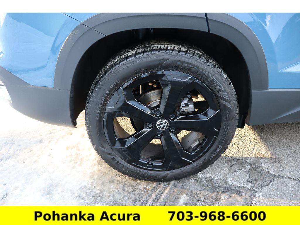 Used 2025 Volkswagen Taos SEL image 30