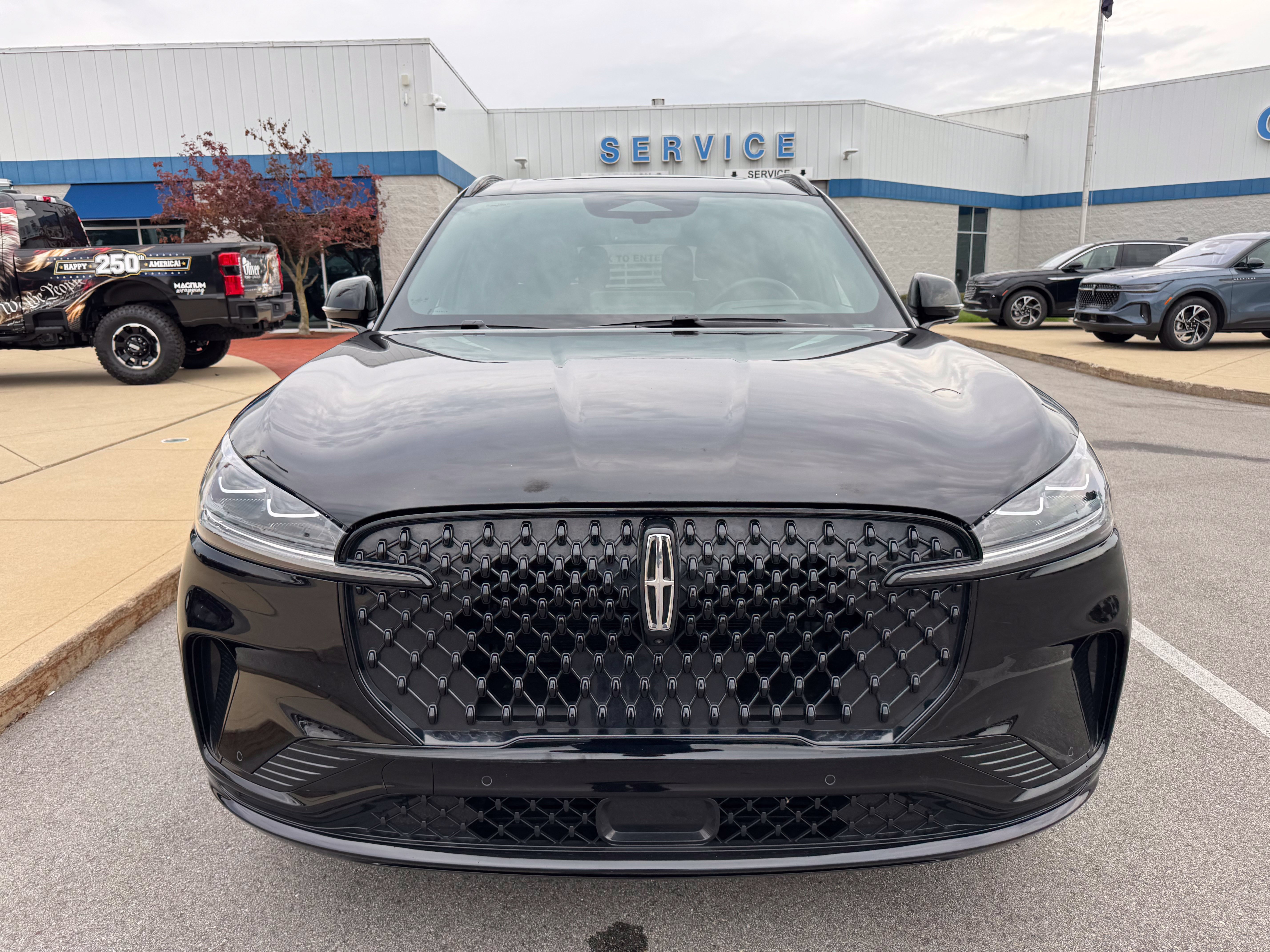 Used 2026 Lincoln Aviator Reserve AWD/4WD image 2