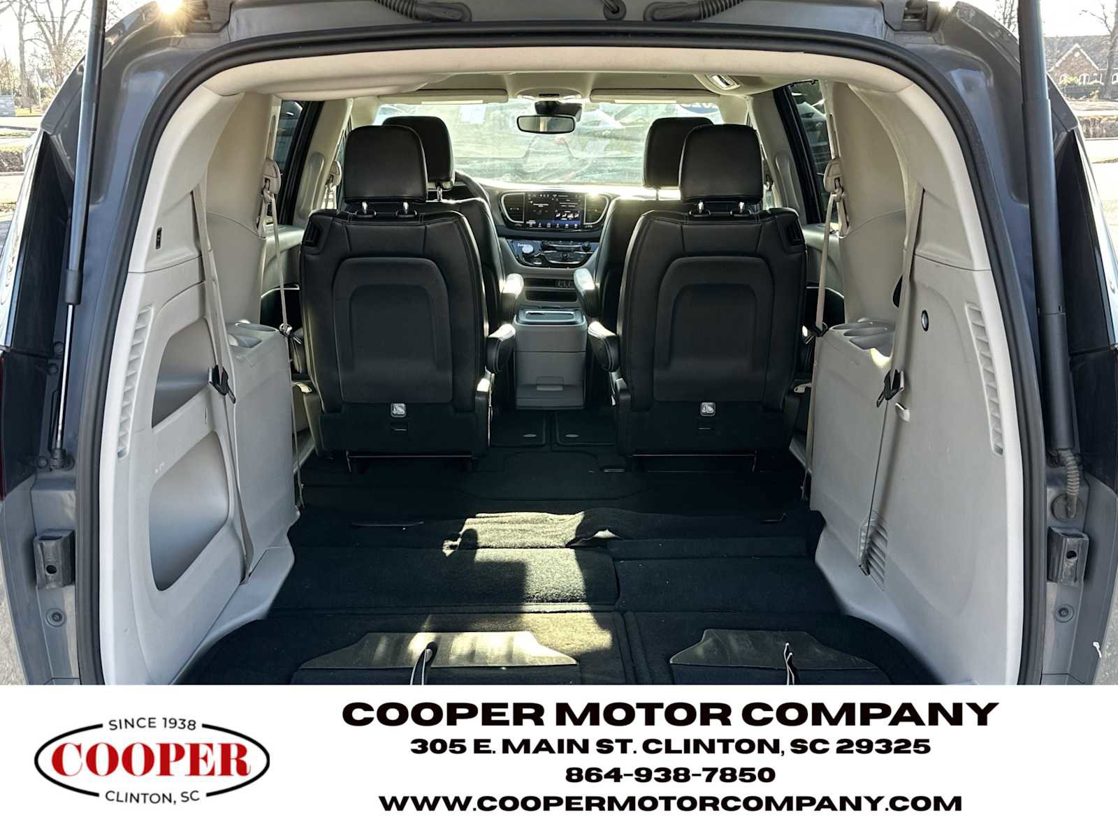 Used 2023 Chrysler Pacifica Touring-L image 17
