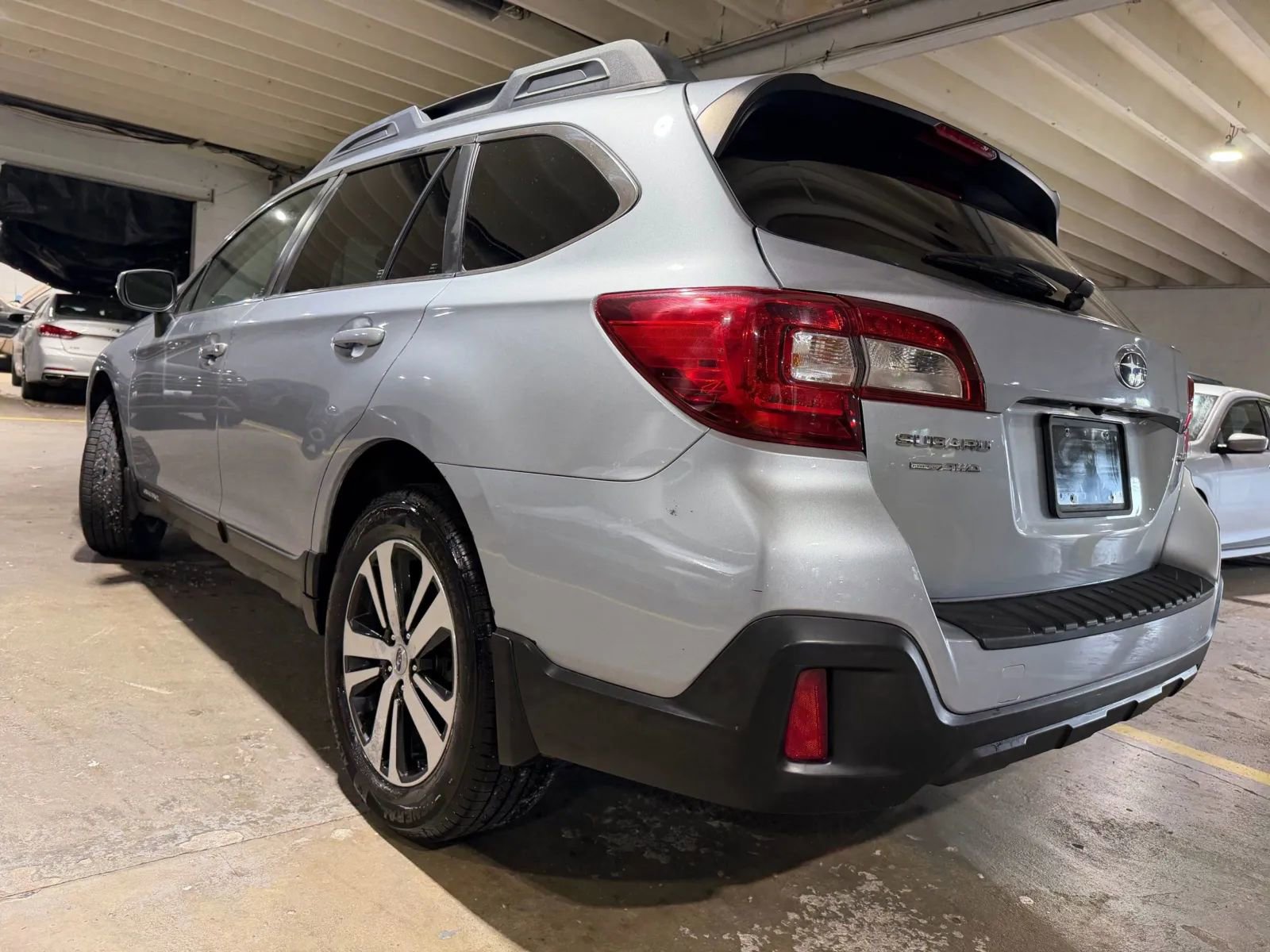 Used 2018 Subaru Outback 2.5i Limited AWD/4WD image 3