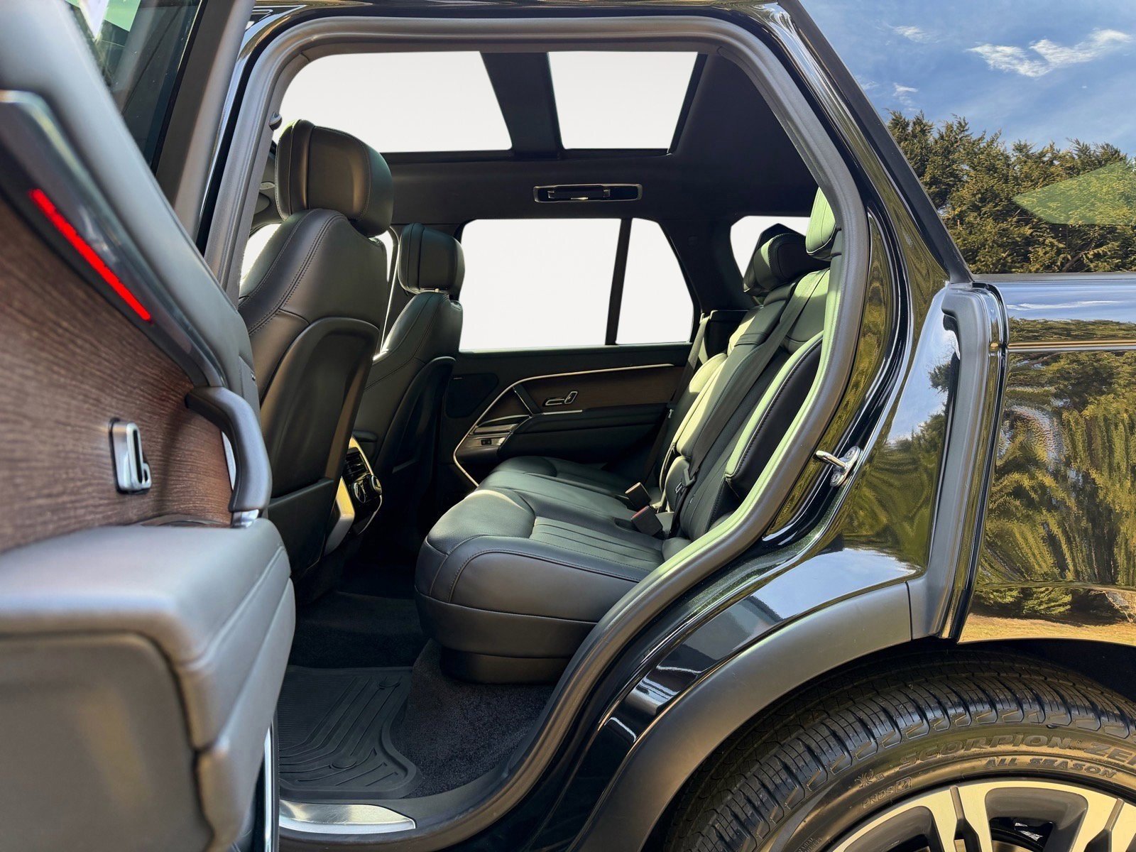 Used 2023 Land Rover Range Rover SE image 18