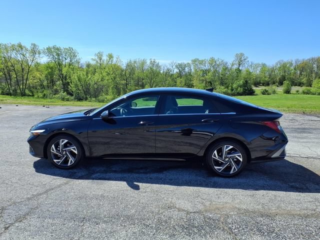 Used 2025 Hyundai Elantra SEL FWD image 28