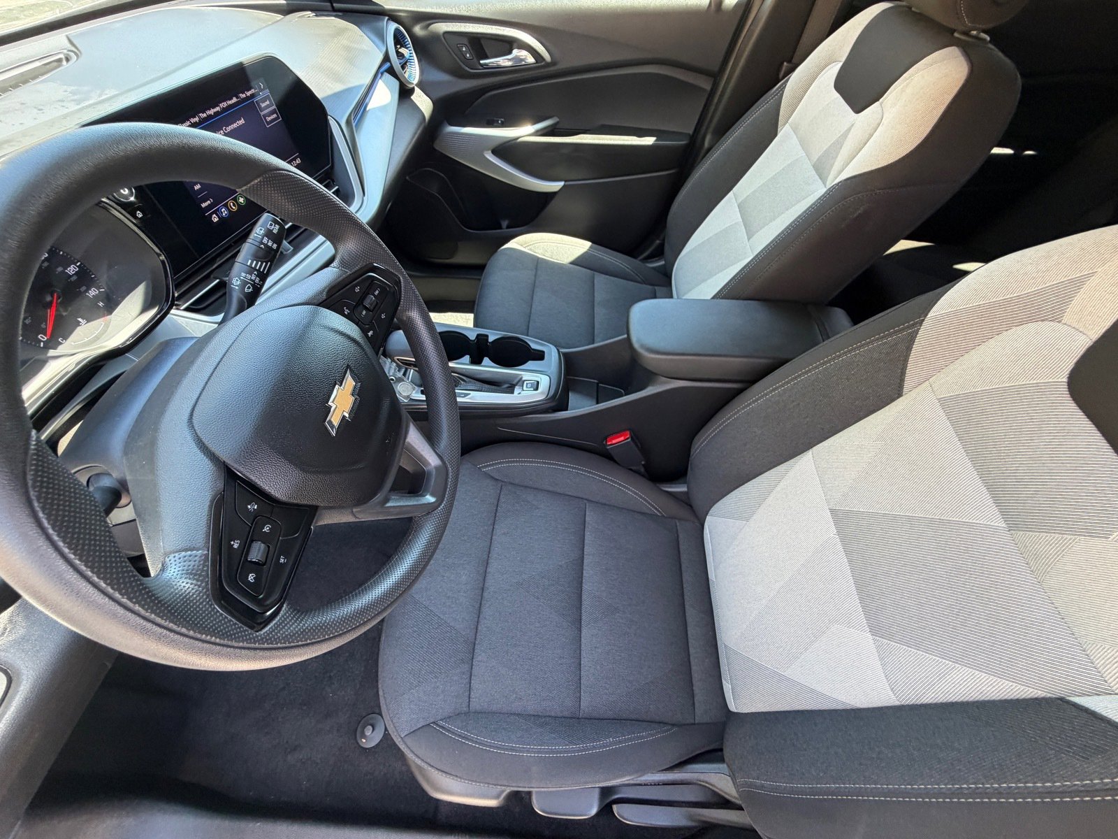 Used 2025 Chevrolet Trax LS image 14