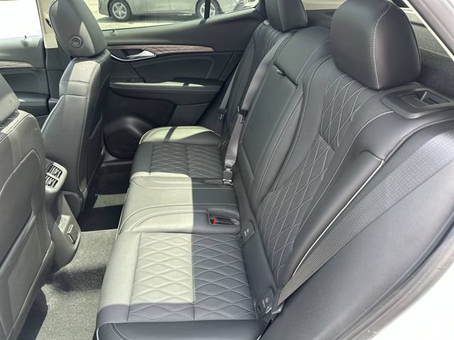 Used 2023 Buick Envision Avenir AWD/4WD image 27