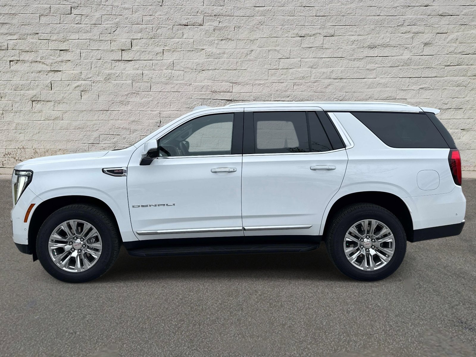 Used 2025 GMC Yukon Denali AWD/4WD image 2