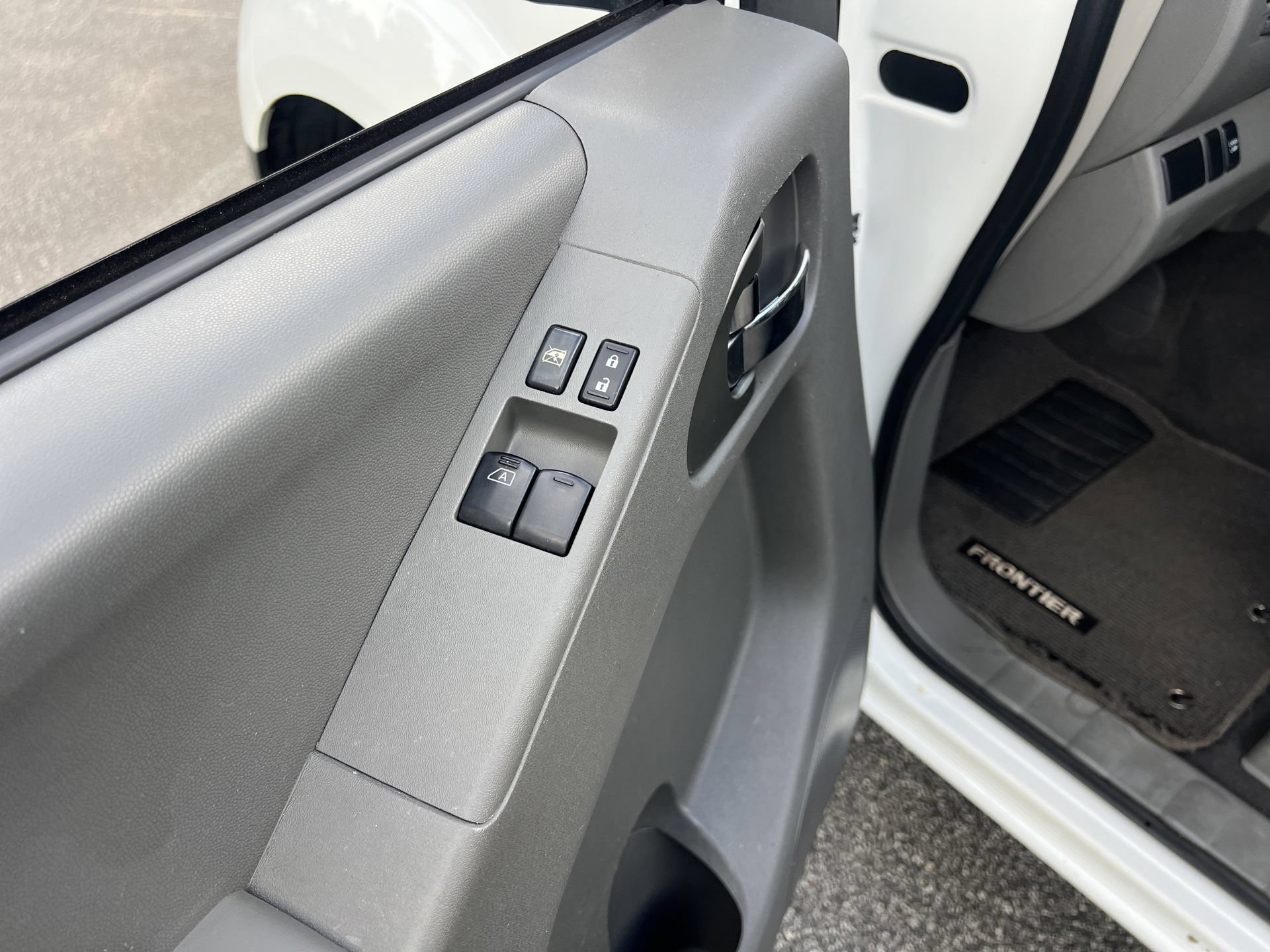 Used 2020 Nissan Frontier S RWD image 14