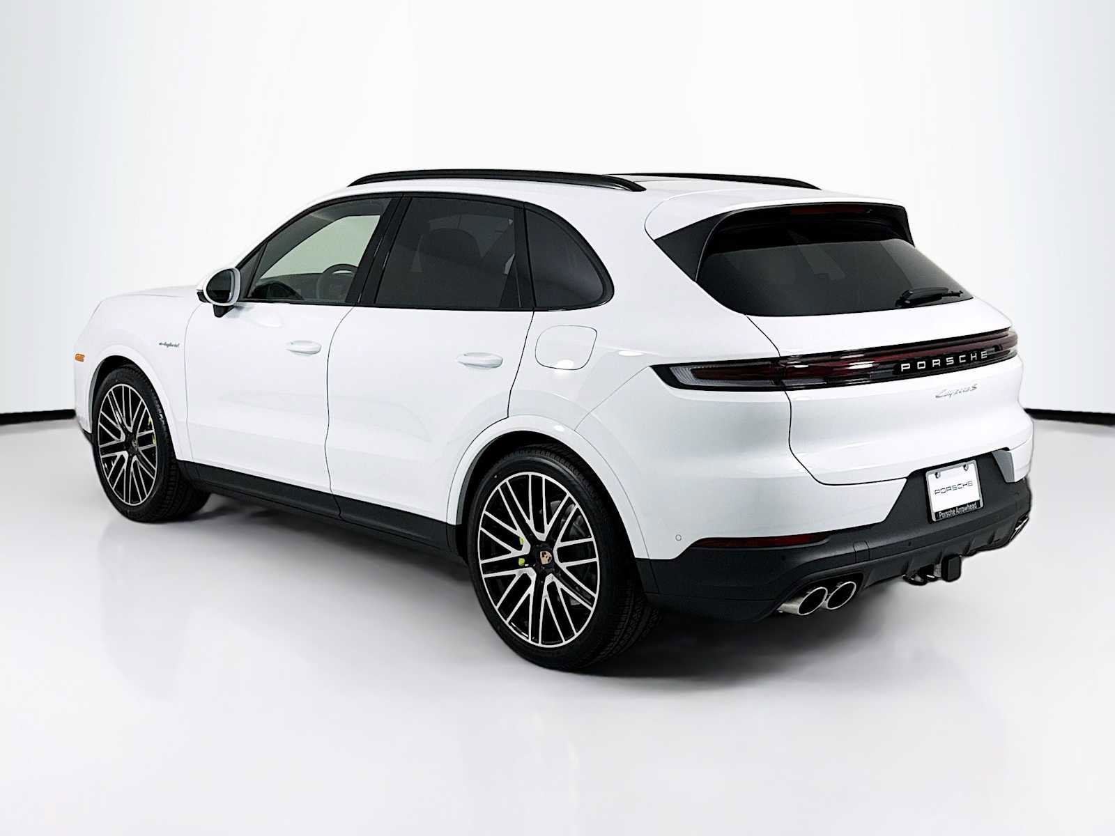 New 2026 Porsche Cayenne S image 3