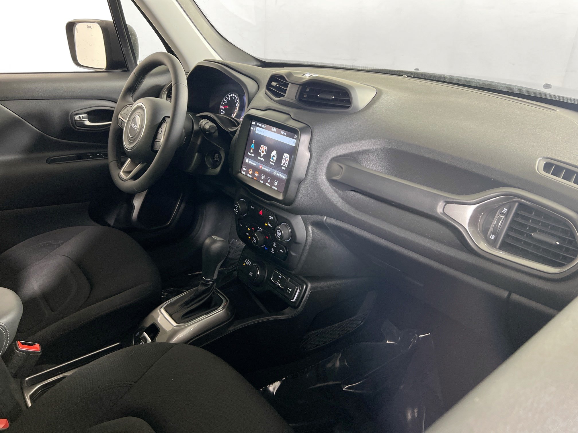 Used 2022 Jeep Renegade Latitude AWD/4WD image 27