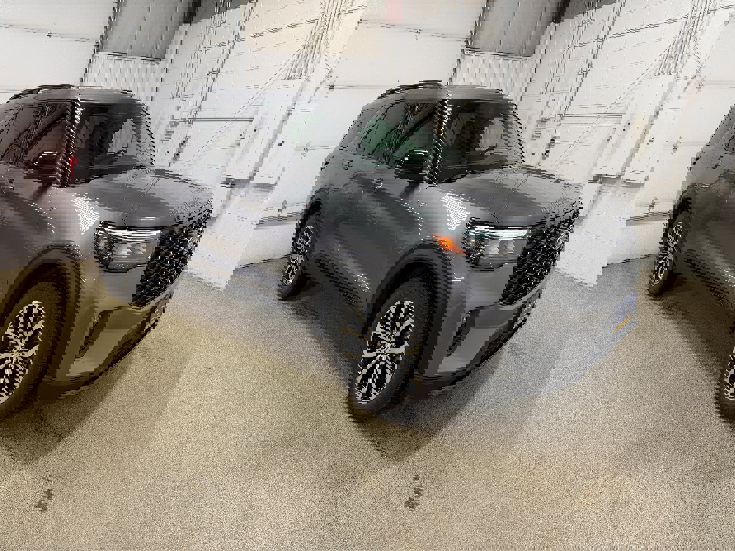 Certified 2025 Ford Explorer ST-Line image 4