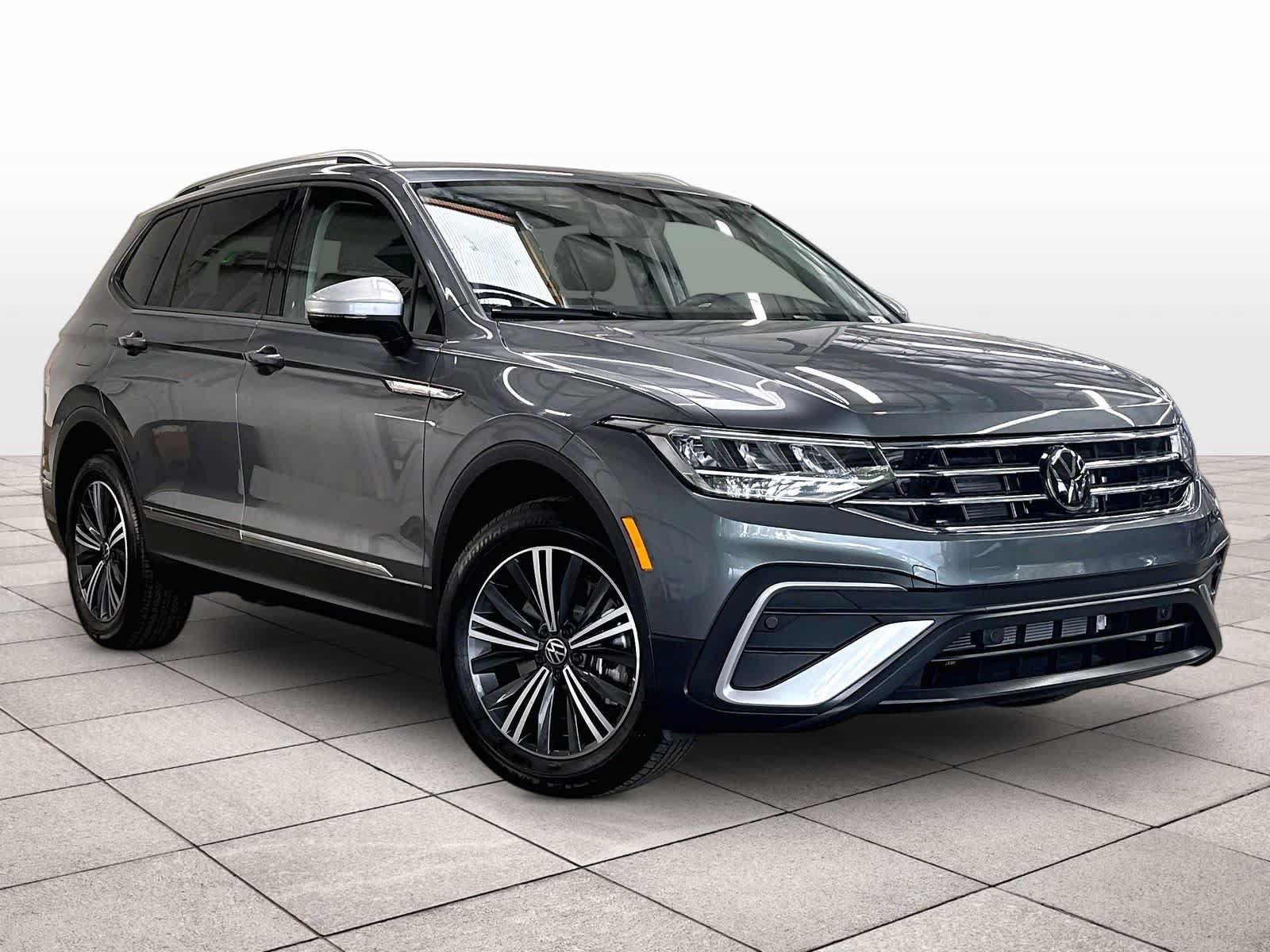 Used 2024 Volkswagen Tiguan Wolfsburg Edition AWD/4WD image 3