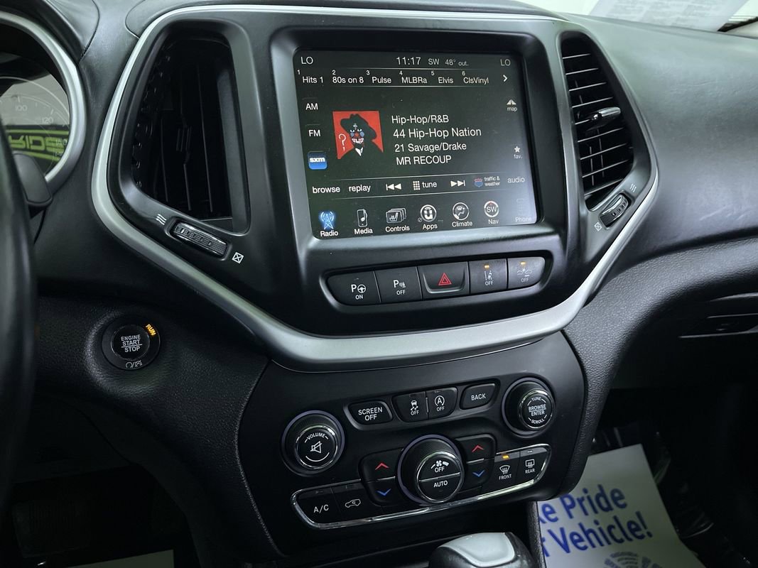 Used 2017 Jeep Cherokee Overland w/ Technology Group image 22