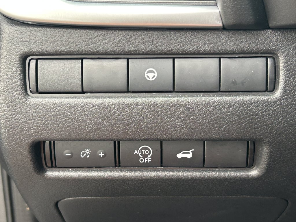 Used 2025 Nissan Rogue SV AWD/4WD image 23