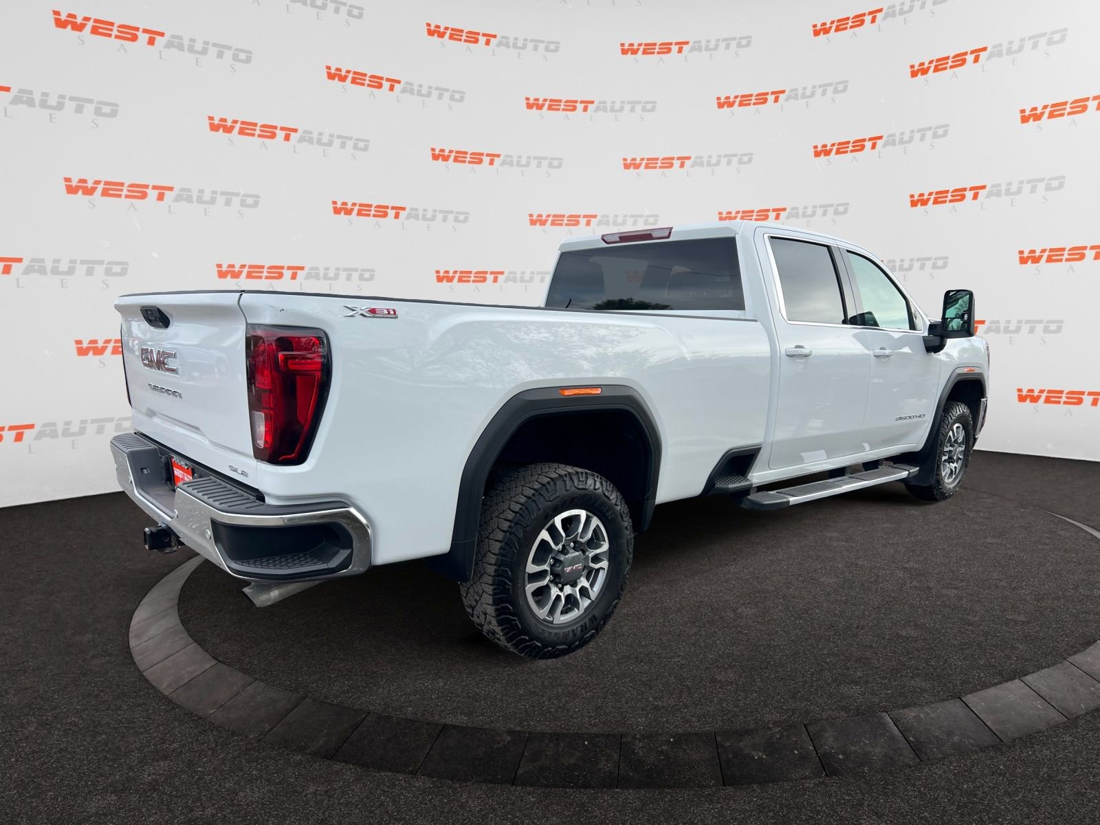 Used 2023 GMC Sierra 3500 SLE w/ SLE Convenience Package AWD/4WD image 5