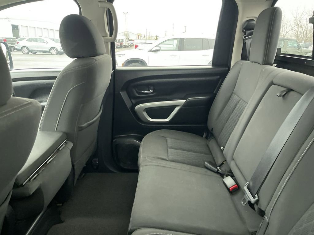 Used 2017 Nissan Titan SV image 9