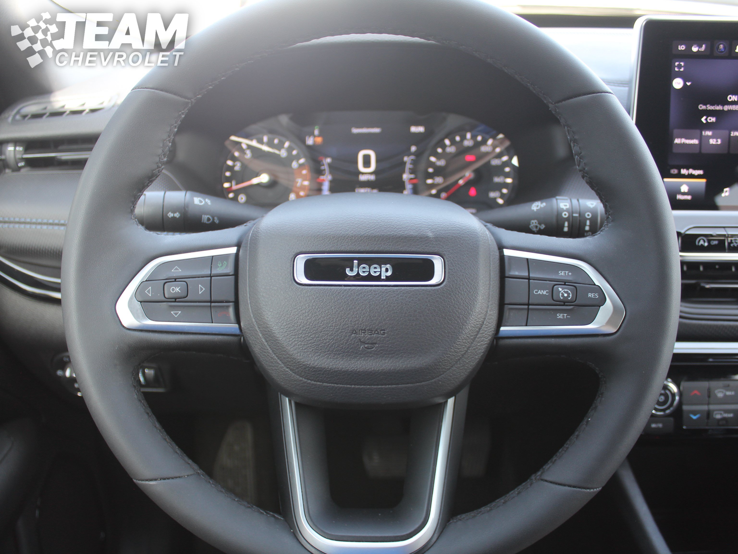 Used 2025 Jeep Compass Latitude w/ Convenience Group AWD/4WD image 14