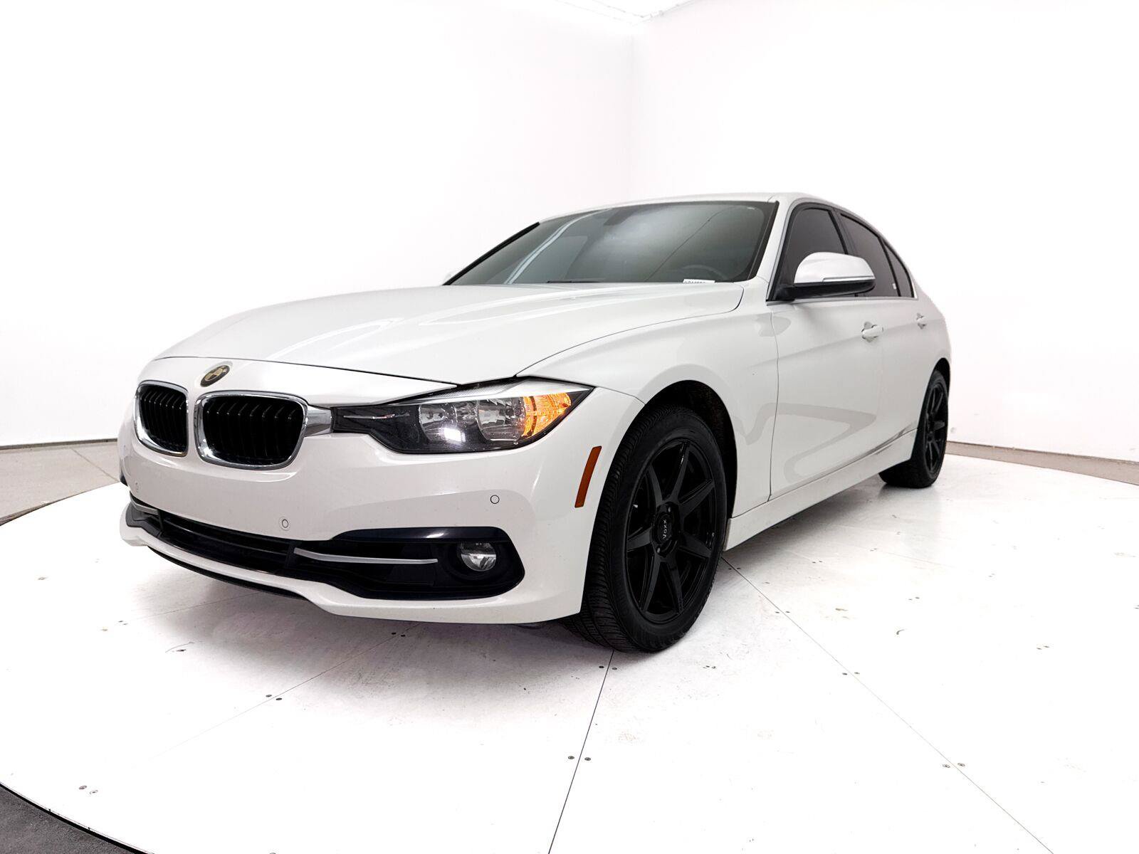 Used 2017 BMW 330i Sedan RWD image 3