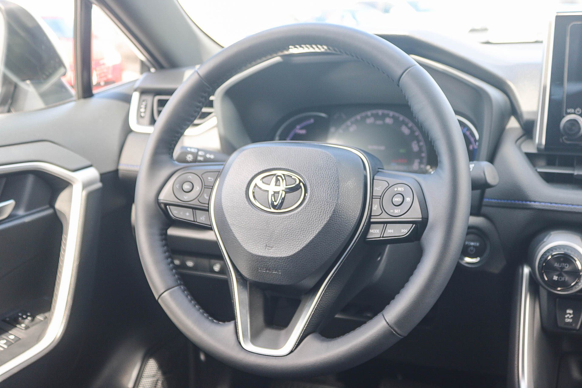 Used 2025 Toyota RAV4 SE w/ Convenience Package AWD/4WD image 16