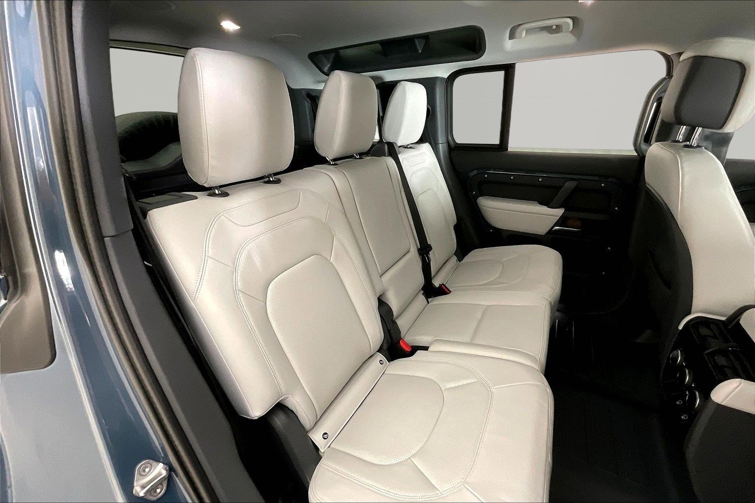 Used 2025 Land Rover Defender 110 X-Dynamic SE image 25