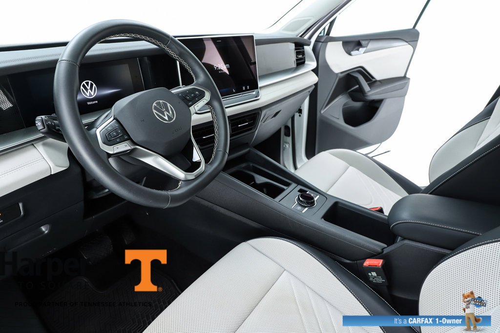New 2025 Volkswagen Tiguan SE w/ Panoramic Sunroof Package AWD/4WD image 58