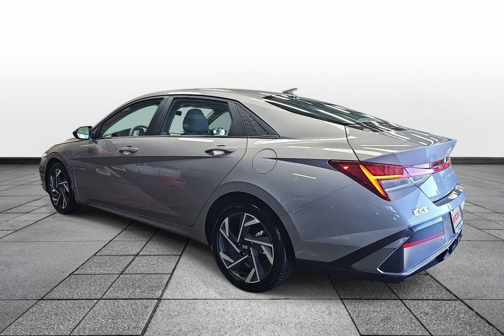 Used 2025 Hyundai Elantra SEL image 6